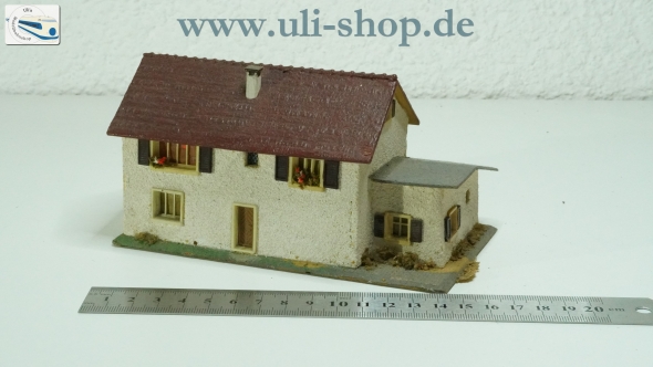 Faller H0 257 Modellhaus (Nr. 0333) Holzhaus bespielt
